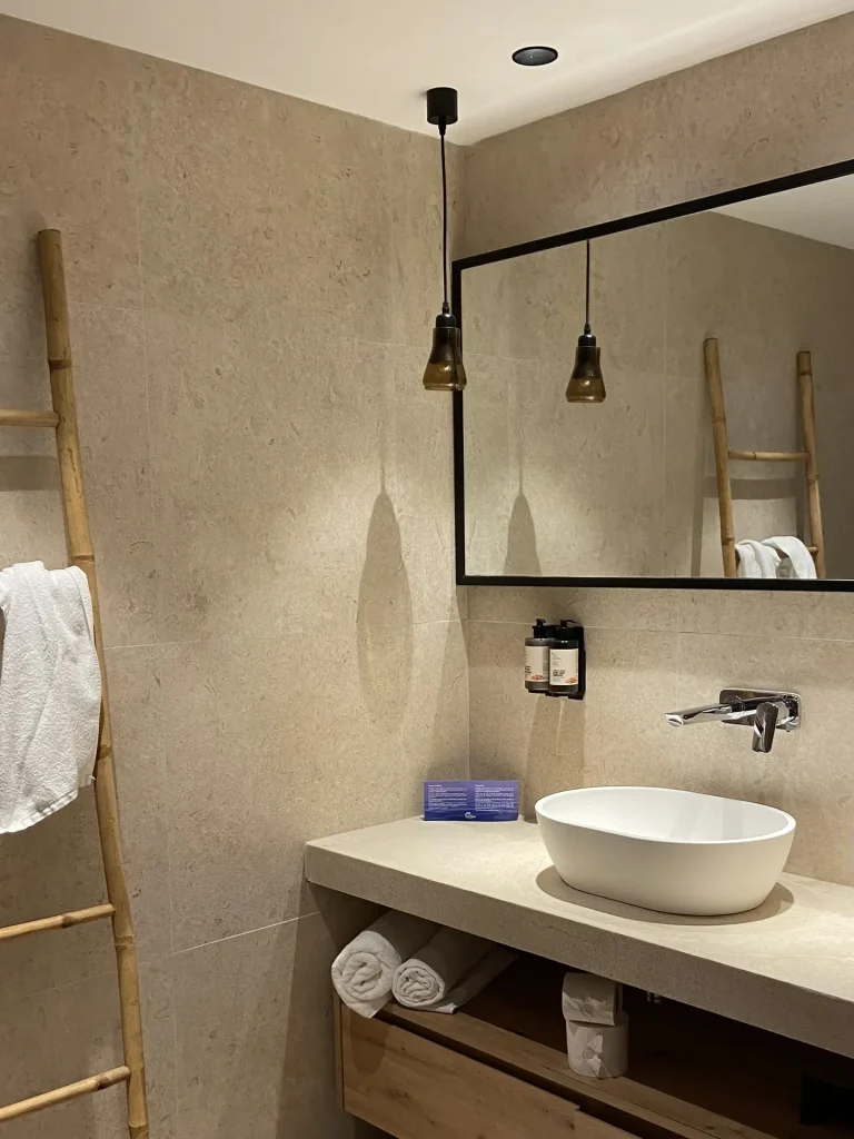 Bathroom Tiles: A Guide For Every Size & Style (16+ Stunning Bathroom Tiles Ideas For Instant Impact)