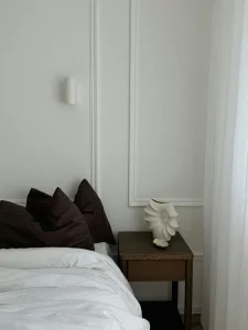 20 Minimalist Bedroom Ideas: The Only Guide You Need To Calm & Clutter-Free Bedrooms